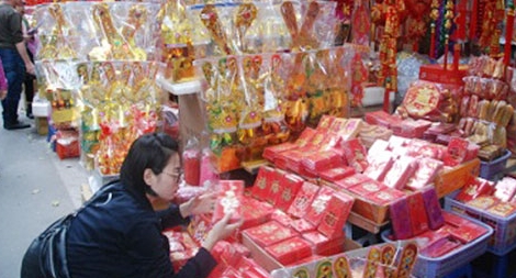 Thị trường đồ cúng ông Công, ông Táo tăng giá nhẹ