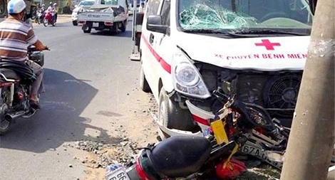 Điều tra vụ tai nạn liên quan đến xe chở bệnh nhân