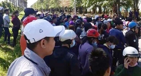 Công nhân bất ngờ vì bảo vệ không cho vào công ty sau kỳ nghỉ tết