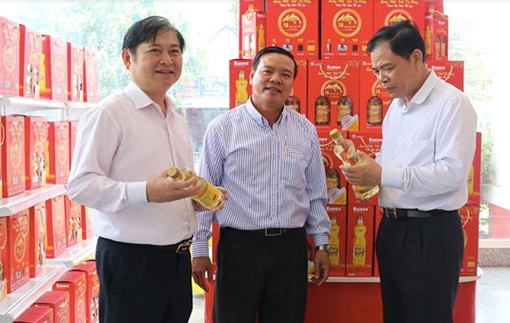 Đoàn công tác Bộ NN&PTNT cùng lãnh đạo 2 tỉnh An Giang - Đồng Tháp "xông đất" Tập đoàn Sao Mai