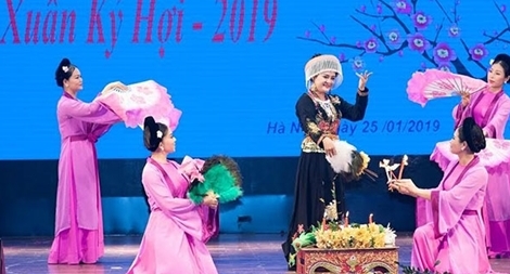  Lo ngại mất bản sắc, nghiệp dư hóa nghệ thuật