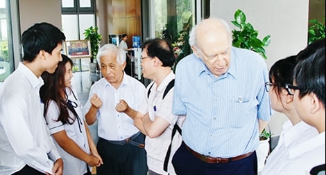 “Vì sự hiện diện của chúng ta trên trái đất là rất ngắn…!”