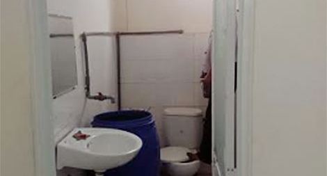 Người đàn ông làm nghề photocopy treo cổ trong nhà vệ sinh Bưu điện