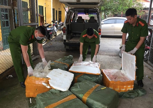 Bắt vụ vận chuyển 350kg sản phẩm động vật bốc mùi hôi thối