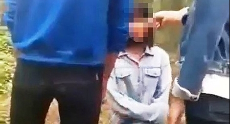 Nghệ An đưa ra mức kỷ luật đối với 4 nữ sinh bắt bạn quỳ và đánh hội đồng