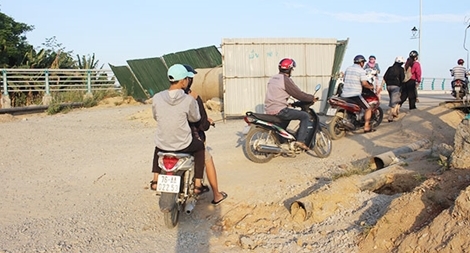 Cưỡng chế giải phóng mặt bằng, đưa cầu trăm tỷ vào sử dụng