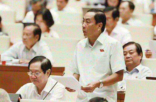 Cách chức hay giáng chức cán bộ vi phạm?