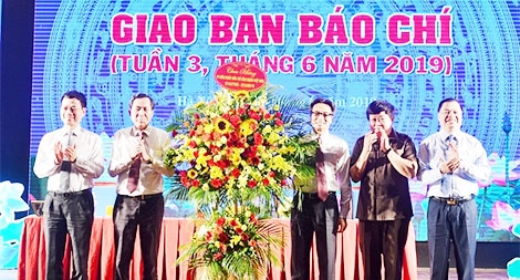 Phó Thủ tướng Vũ Đức Đam chúc mừng người làm báo cả nước nhân dịp 21-6