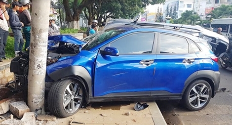 Xe điên tông liên hoàn, 5 người bị thương