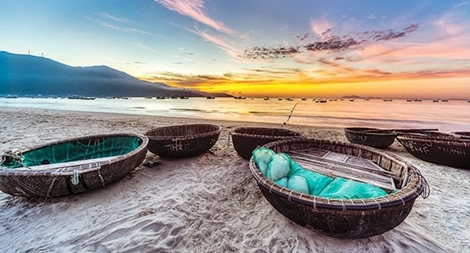 Chuyện nhặt ở bãi biển đẹp nhất hành tinh