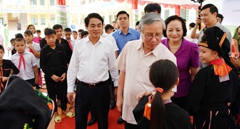 Khánh thành lớp học Trường TH&THCS Viễn Sơn do Vietcombank tài trợ 3 tỷ đồng kinh phí 