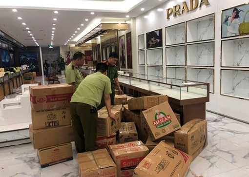 Trung tâm mua sắm dành cho khách du lịch bán hàng “nhái” đồ hiệu