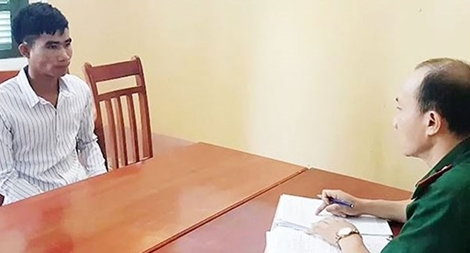 Khóa tay các đối tượng lừa bán người sang Trung Quốc