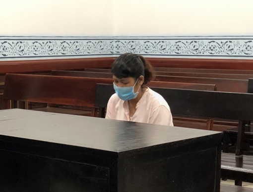 Đi tù vì tham ô công quỹ