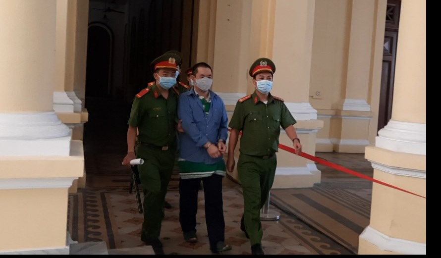 Kẻ phóng hỏa khiến 5 người trong một gia đình tử vong hầu tòa