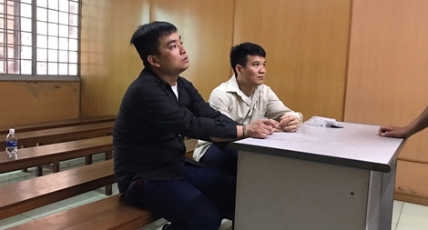 Ra tòa vì dùng súng để tự vệ