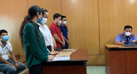 Đường dây giả giấy tờ, đưa người xuất cảnh trái phép qua Úc lãnh hơn 21 năm tù