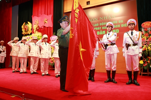 Nhà Xuất bản CAND đón nhận Huân chương Lao động hạng Ba