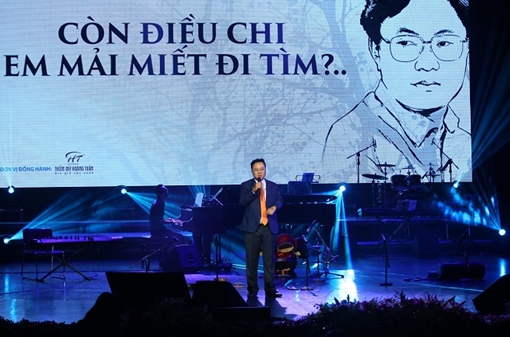 Nhà thơ Hồng Thanh Quang bày tỏ tình yêu trong đêm thơ nhạc 