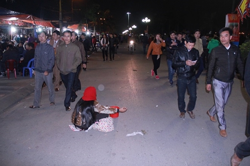 Nói tục chửi bậy, xả rác bừa bãi... tại lễ hội, di tích sẽ bị phạt tiền