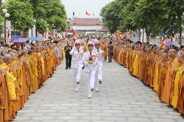 Lễ rước chân linh anh hùng liệt sĩ từ 6 nghĩa trang về bát hương liệt sĩ toàn quốc