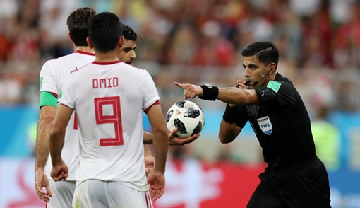 Ronaldo sút hỏng phạt đền, Tây Ban Nha “chết hụt"