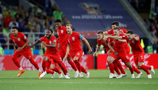 Lần đầu thắng bằng luân lưu, Tam sư hóa giải lời nguyền trên đất Nga