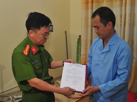 Tổng cục Cảnh sát ủng hộ cán bộ Công an phường bị thương