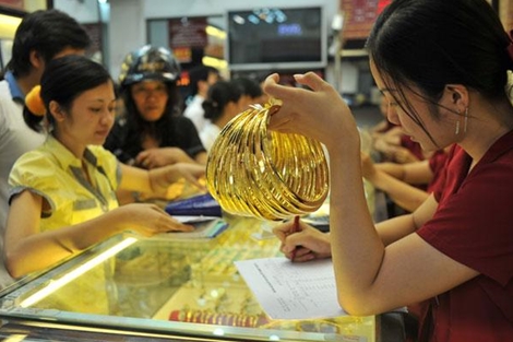 Giá vàng hôm nay 17-6: Giảm sâu vì bị bán tháo