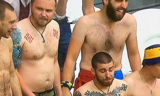 CĐV Ukraine với biểu tượng phát xít tại trận đấu với Bắc Ireland