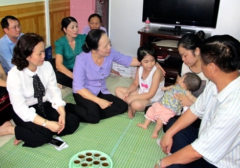 Thành ủy Hải Phòng thăm hỏi gia đình sỹ quan làm nhiệm vụ trên máy bay CASA- 212