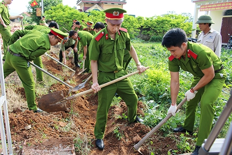 Tuổi trẻ Công an tỉnh Quảng Nam với hoạt động tình nguyện “Nghĩa tình biên giới”