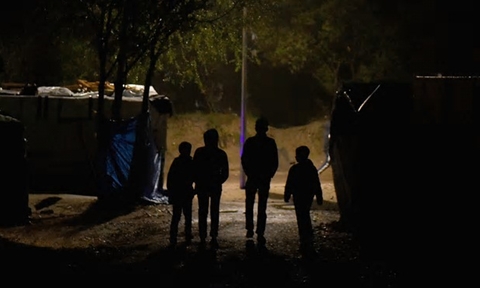 Trẻ em trong trại tị nạn bị lạm dụng tình dục và buộc phải tham gia đường dây buôn người