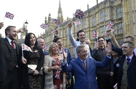 Cơn địa chấn kinh tế - chính trị trong lòng châu Âu