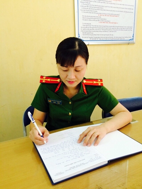 Khi vợ là trinh sát, chồng cán bộ phong trào