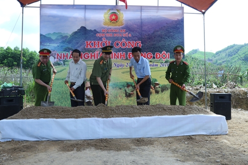 Hỗ trợ 115 triệu đồng xây nhà tình nghĩa tặng đồng đội