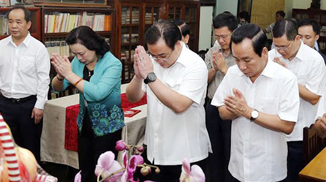 Dâng hương tưởng niệm 30 năm ngày mất Tổng Bí thư Lê Duẩn