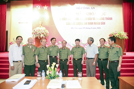 Xứng đáng với danh hiệu Anh hùng lực lượng vũ trang nhân dân