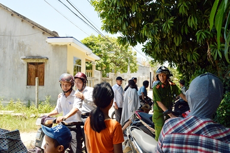 Nghi bị "mọc sừng", gã chồng tưới xăng thiêu vợ