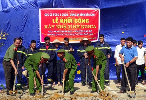 Thêm căn nhà tình nghĩa cho cán bộ chiến sỹ có hoàn cảnh khó khăn