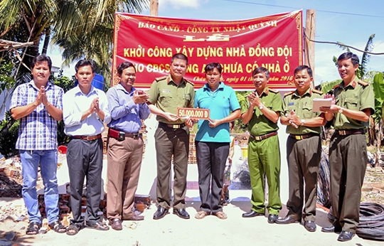 Khởi công xây nhà tình nghĩa tặng cán bộ, chiến sỹ