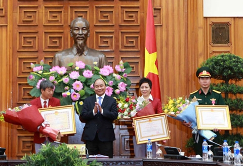 Thủ tướng gặp mặt chúc mừng thành tích của Hoàng Xuân Vinh
