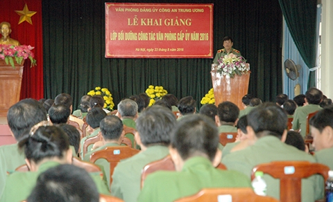 Khai giảng lớp bồi dưỡng công tác văn phòng cấp ủy trong CAND