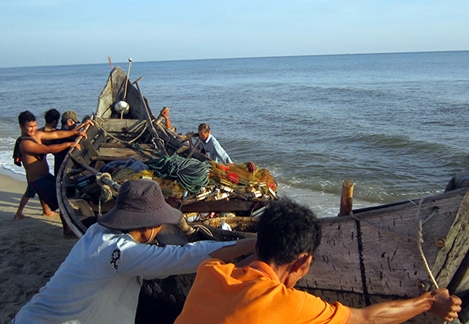 Cá lại chết trắng lồng trên sông Chà Và