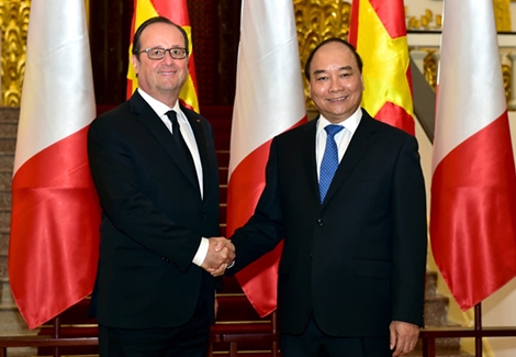 Thủ tướng Nguyễn Xuân Phúc hội kiến Tổng thống Pháp