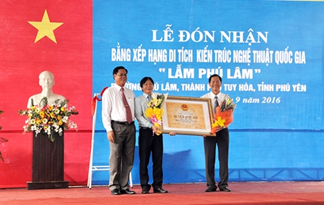 Đón nhận bằng xếp hạng di tích kiến trúc nghệ thuật quốc gia “Lẫm Phú Lâm”