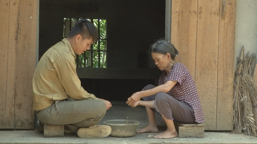 Ba lần tiễn biệt người thân, cụ bà 84 tuổi một mình lo cho cháu nhỏ