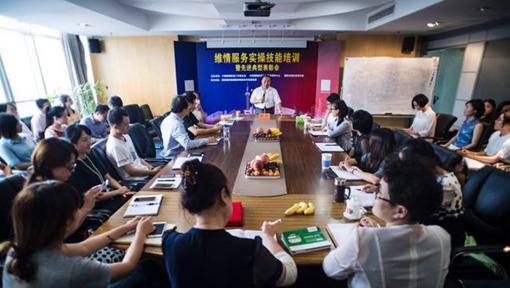 Phụ nữ khá giả chi tiền để thám tử săn bồ nhí của chồng