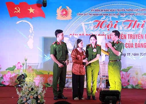 Xung kích tuyên truyền thực hiện Nghị quyết Đại hội XII của Đảng