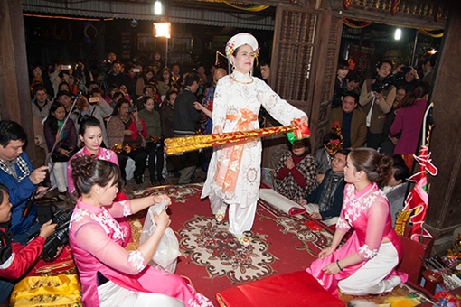 Không phải vinh danh tín ngưỡng…